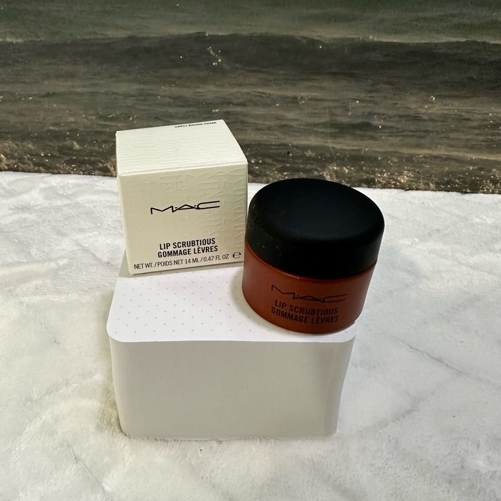 Mac Cosmetics Lip Scrubtious Sweet Brown Sugar Lip Scrub Pot